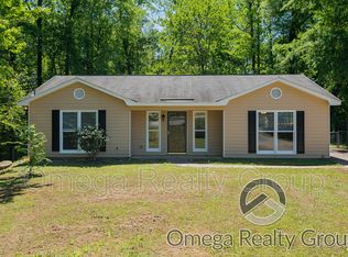292 Oakleaf Ln, Smiths Station, AL 36877