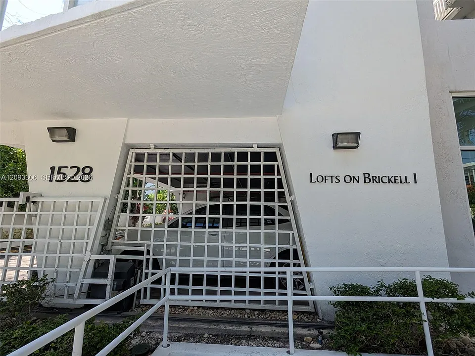 1528 Brickell Ave #104