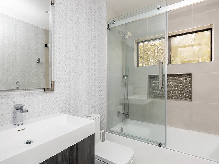 15 Jonathan Dr — Photo 12