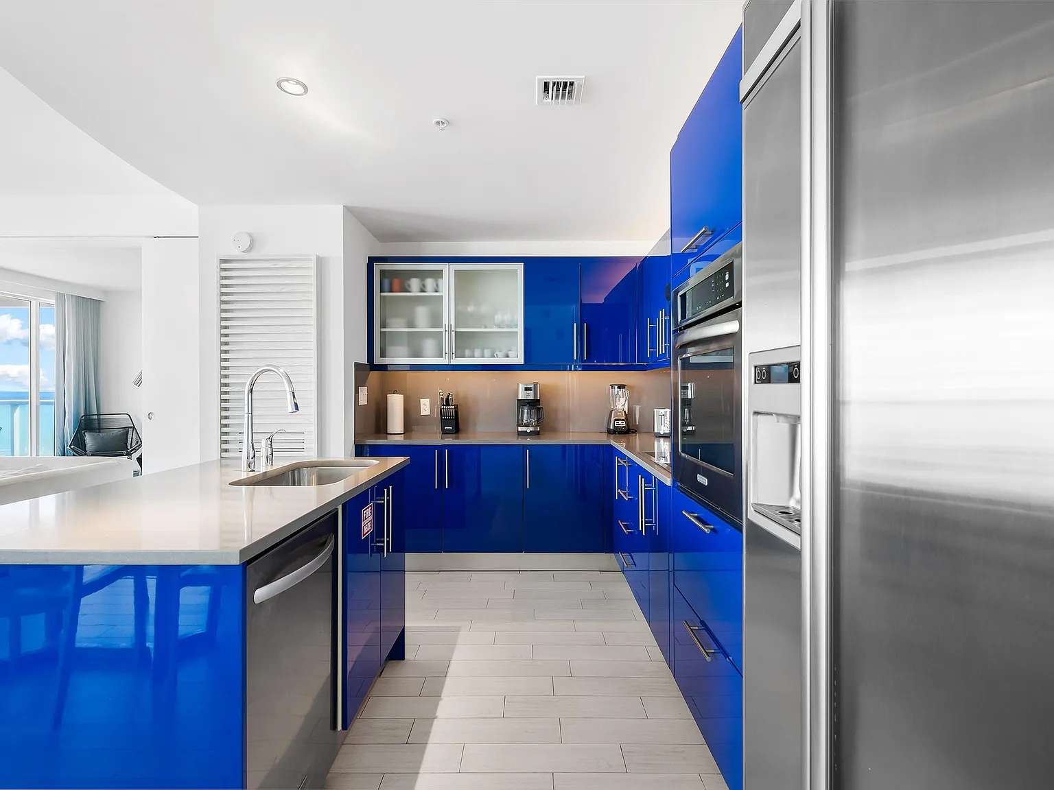 2 bed, 2.0 bath, 1214 sqft, $7,800 — Photo 3