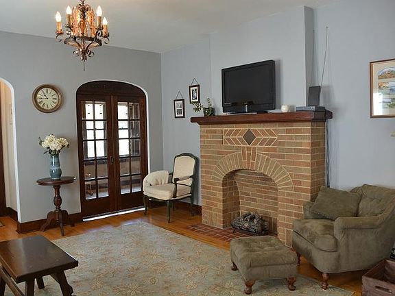 4th image of 122 Losey Blvd N