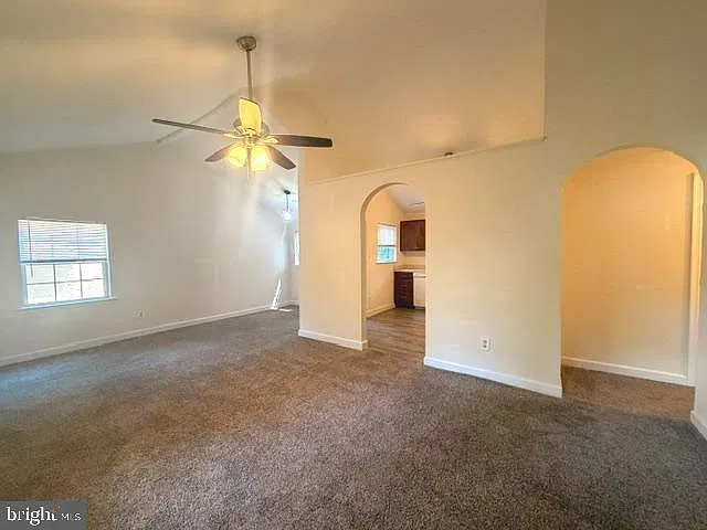 3 bed, 1.0 bath, 920 sqft, $1,195 — Photo 3
