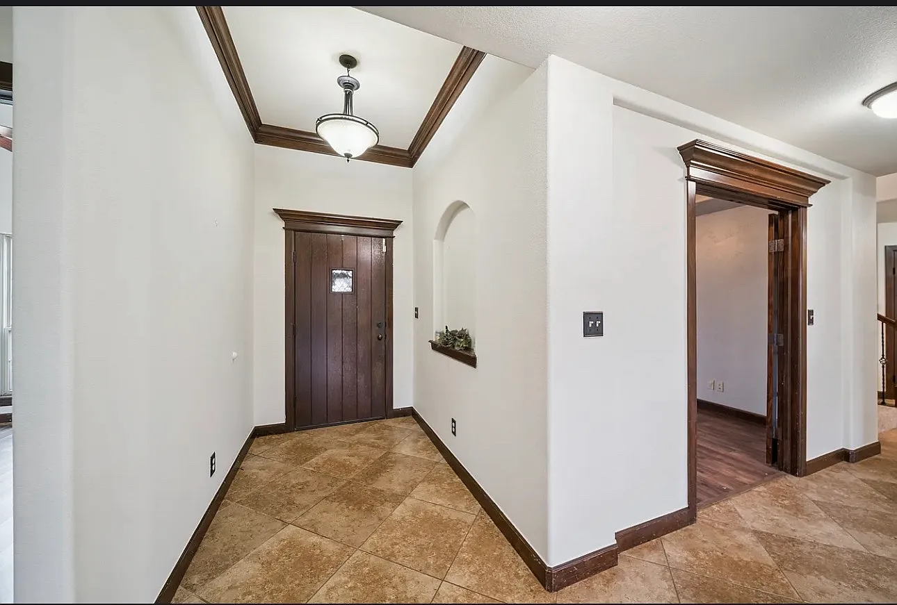 4 bed, 2602 sqft, $2,995 — Photo 2