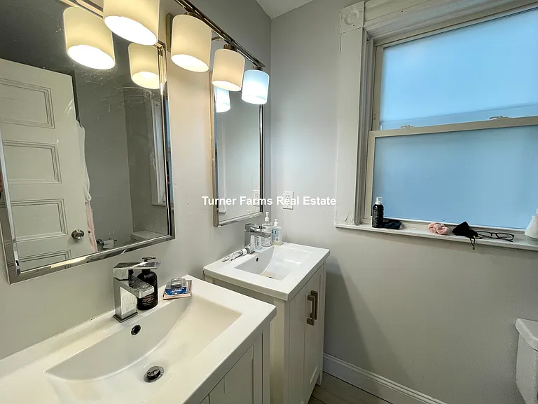 80 Hillside St #2R — Photo 6