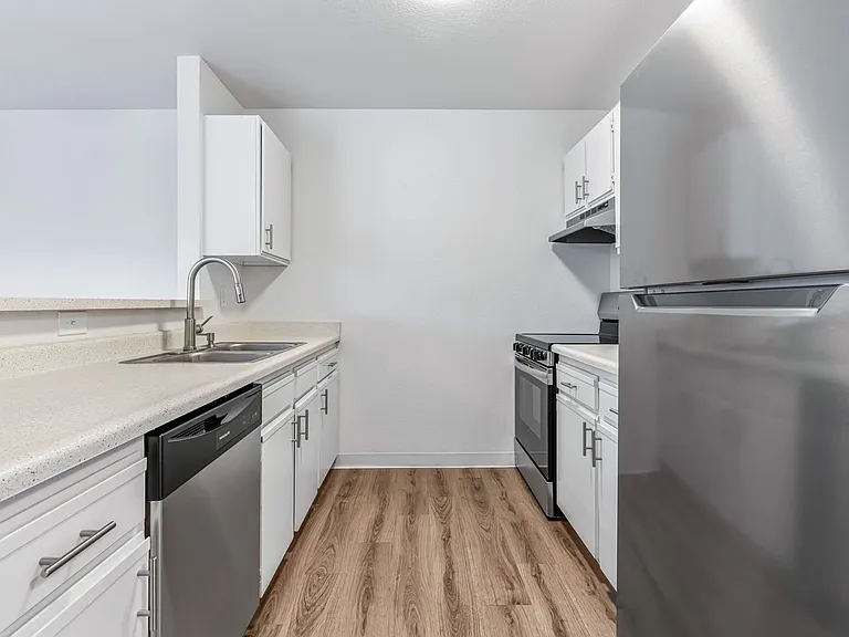 Hilton Street Apartments — Photo 41