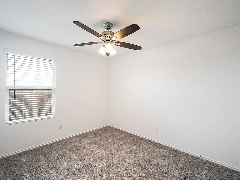 102 Sebring Cir — Photo 4