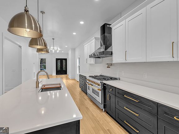 4th image of 2361 Lynn Iris Dr