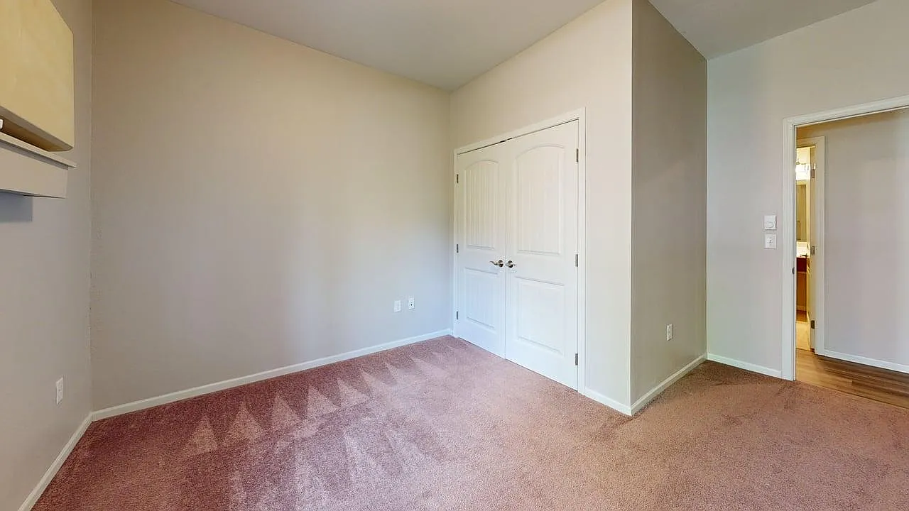 Eagle Crest Apartments — Photo 4