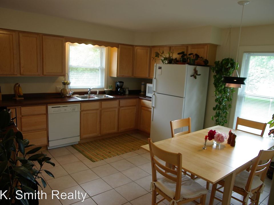 2nd image of 3705 Park View Dr