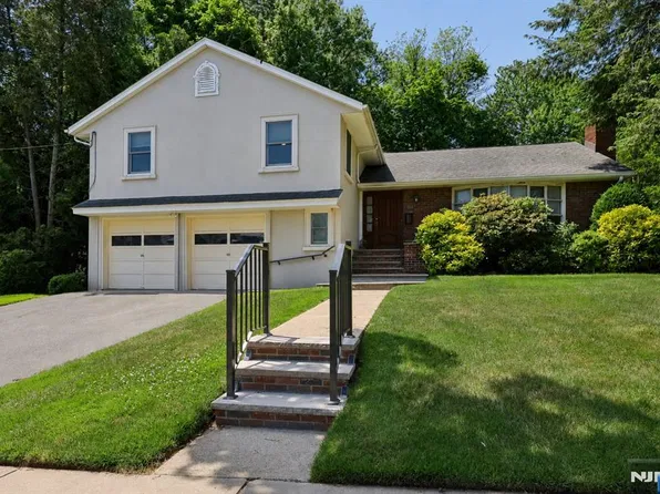 384 Rutland Avenue, Teaneck, NJ 07666