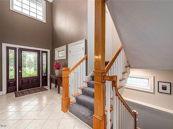 3rd image of 635 Brooke Ln