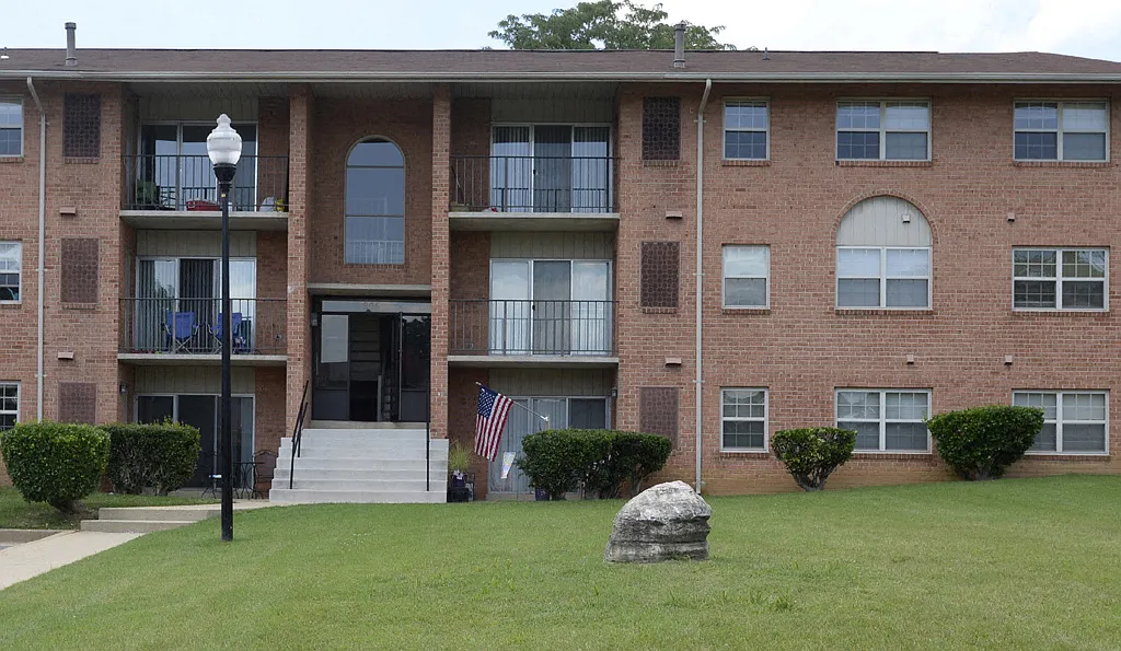 Seminary Roundtop Apartments — Photo 1