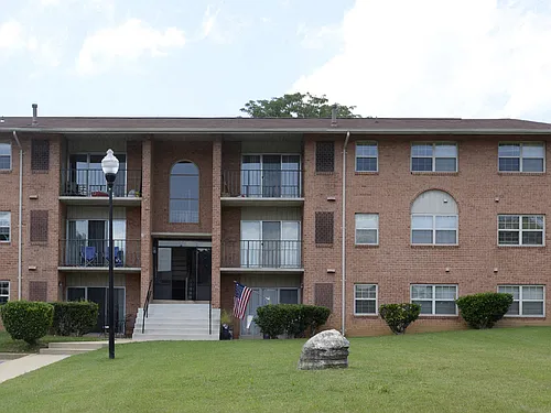 Seminary Roundtop Apartments Photo 1