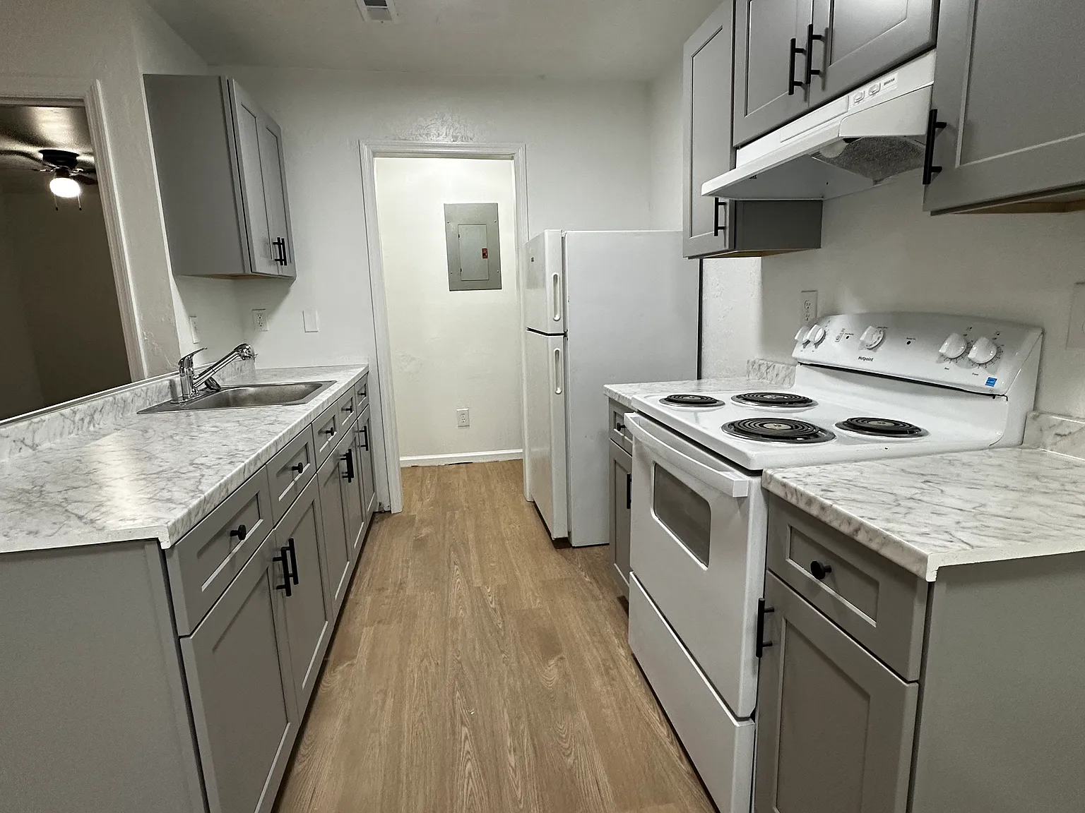 2 bed, 940 sqft, $1,195 — Photo 2
