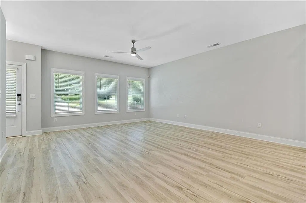 3 bed, 2.5 bath, 1415 sqft, $2,800 — Photo 4