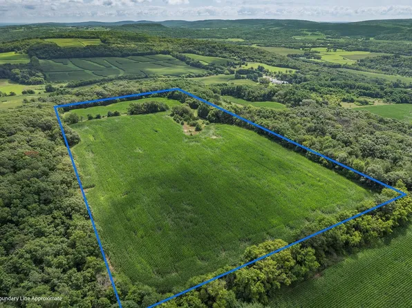 Grosklaus Rd, Baraboo, WI 53913
