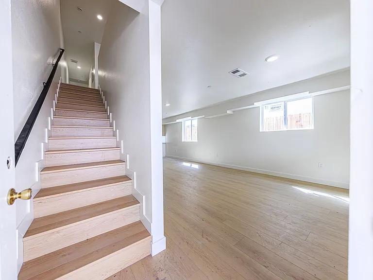 1652 Murchison St — Photo 42