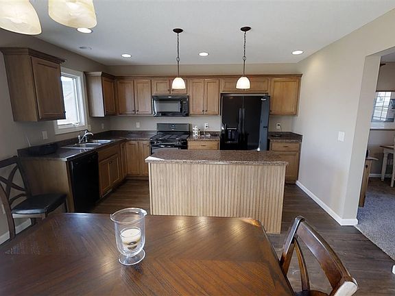 4th image of 206 W Cambridge Dr