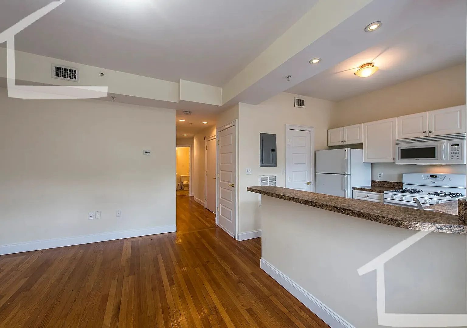 Nicely Priced, Spacious 2-bed/2-bath in Allston Avail for 9/1! — Photo 2