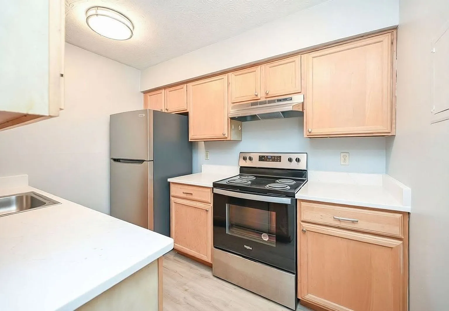1 bed, 1.0 bath, 650 sqft, $1,295 — Photo 2