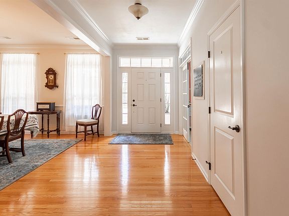 3rd image of 421 Rio Grande Pl