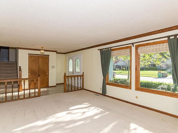 2nd image of 120 Lexington Dr