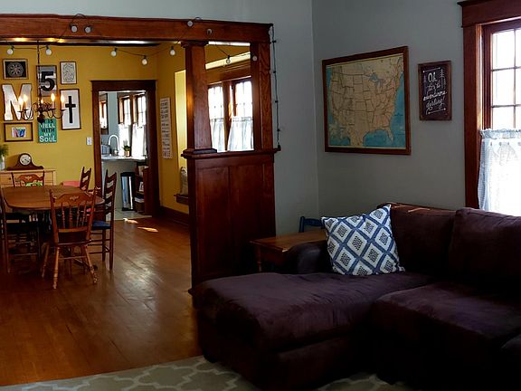 2nd image of 915 W 22nd St