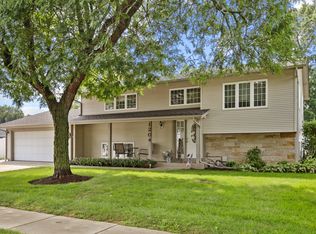 1204 Leeds Ln, Elk Grove Village, IL 60007