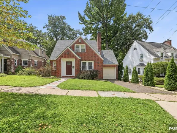 680 Northumberland Rd, Teaneck, NJ 07666