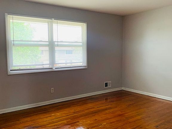 4th image of 4716 37th Ave #4716-37-04