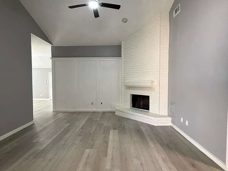 1019 Western Springs Dr — Photo 3