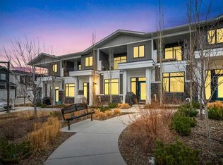 210 W Crestbrook Cmn SW, Calgary, AB T3B6L1
