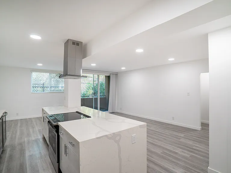 3461 Waverly Dr — Photo 4