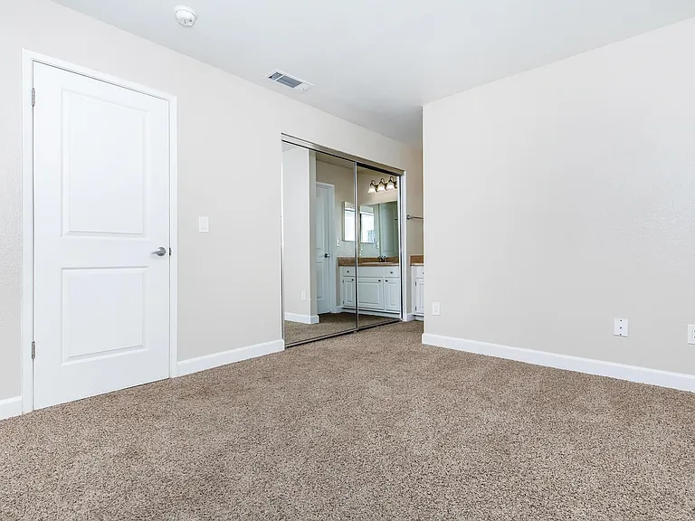 Foxwood Apartments — Photo 56