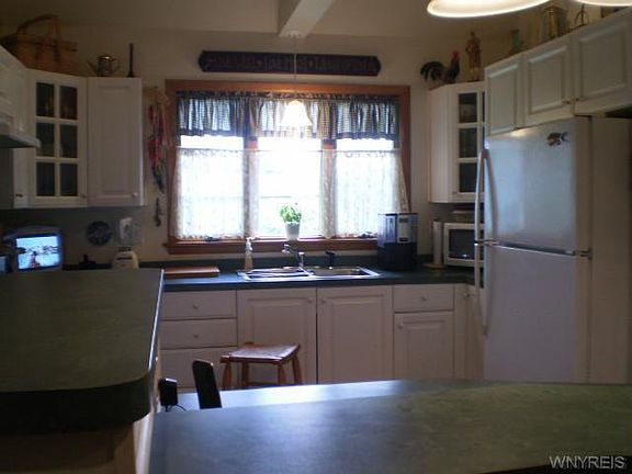 4th image of 90 Old Orchard Dr