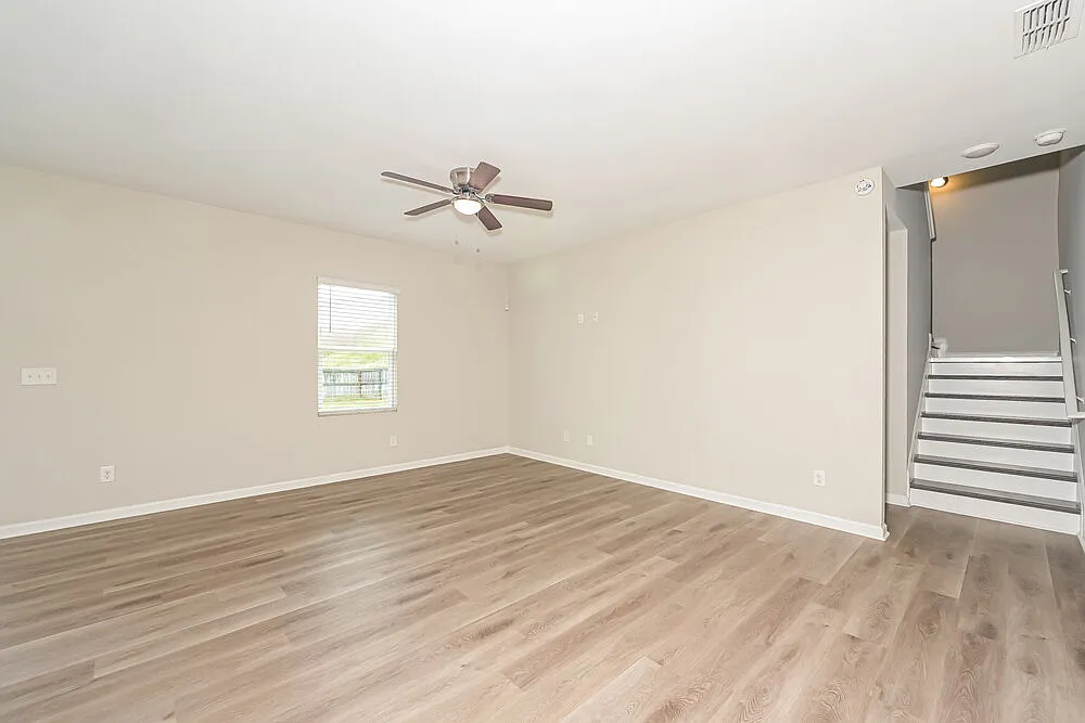 4 bed, 2.5 bath, 2279 sqft, $2,395 — Photo 4