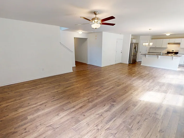 517 Phoenix Ln — Photo 5