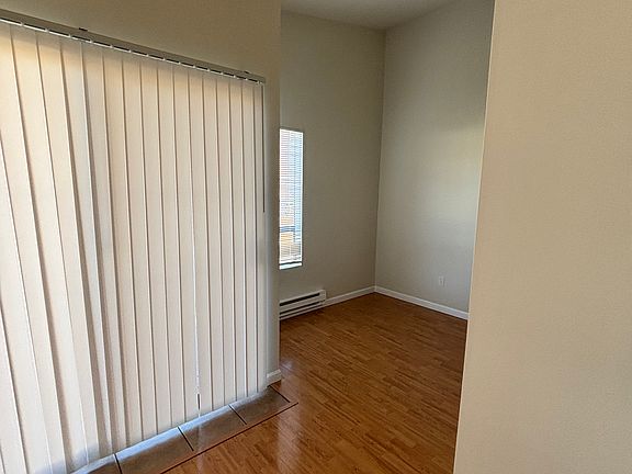 4th image of 3103 NE 120th St APT 201