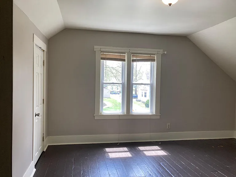 408 W Columbia Ave — Photo 7