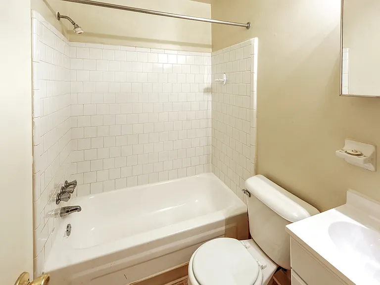 Brentwood Forest Apartments — Photo 10