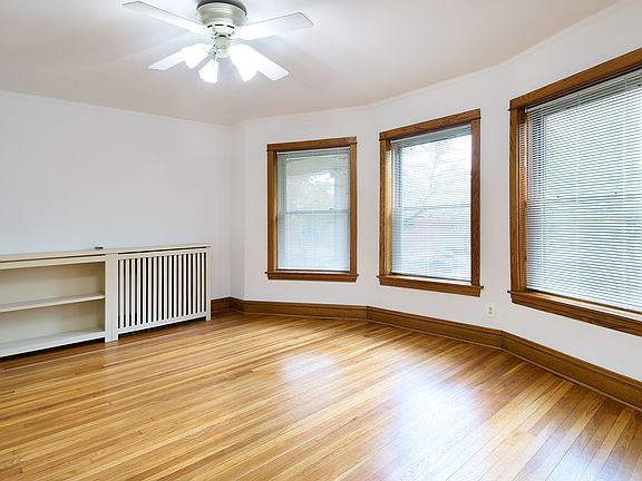 3rd image of 5615 N Winthrop Ave APT 1F