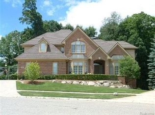 3680 Nesting Ridge Dr, Rochester Hills, MI 48309