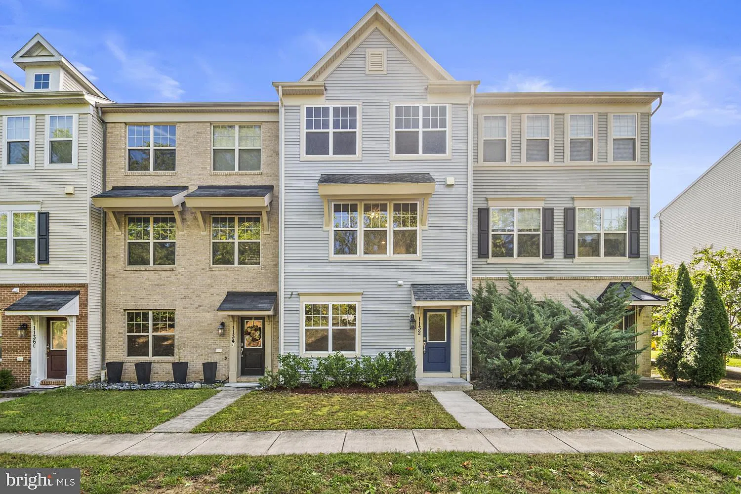 4 bed, 4.0 bath, 2000 sqft, $3,050 — Photo 1