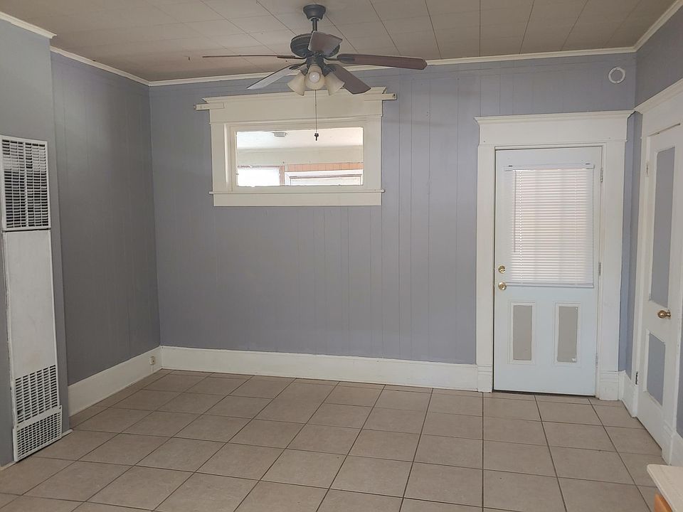 1st image of 905 1/2 S Oak St #905-1/2