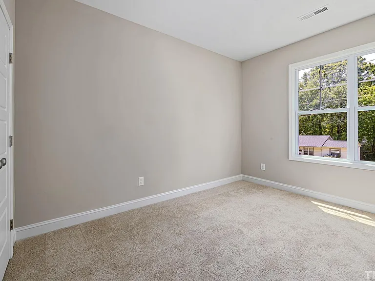 335 E Pine Ave — Photo 20