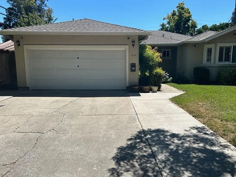 1204 Redcliff Dr — Photo 24
