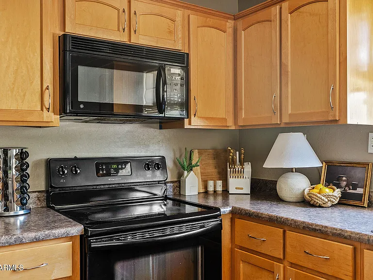 4028 E Lewis Ave — Photo 12