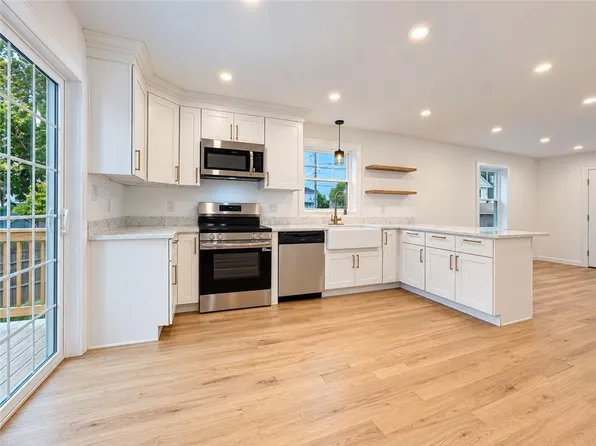 9 Morgan St, Providence, RI 02907