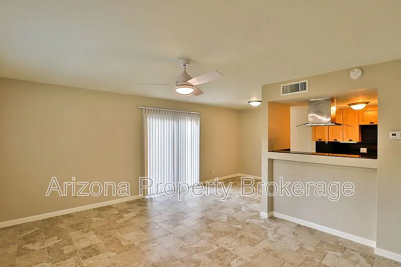 2 bed, 1.5 bath, 928 sqft, $1,400 — Photo 3