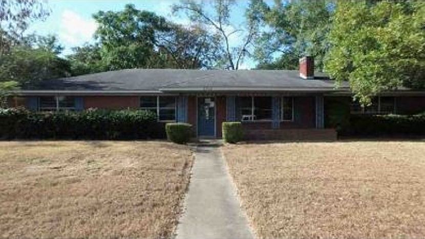 1st image of 2702 Royal Dr